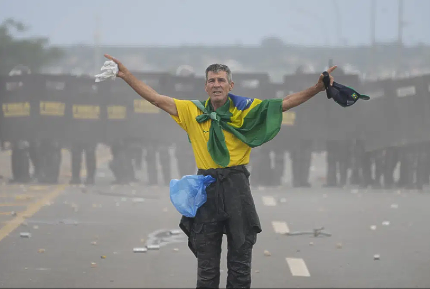 Около 1200 души са задържани за участие в бунтовете срещу властта в Бразилия
