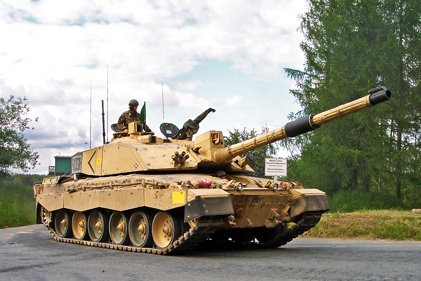 Украйна получава първи западни танкове - от Великобритания (ВИДЕО)