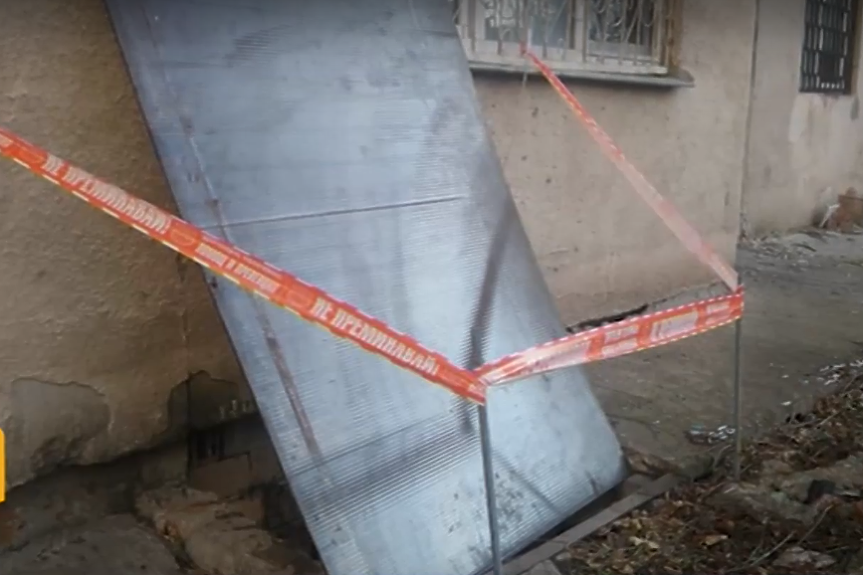 Жена с куче пропадна в 3-метрова шахта в София