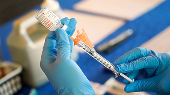 Двойна ваксинация срещу COVID-19 и сезонен грип намалява инфекциите