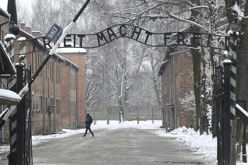 Една четвърт от нидерландците смятат Холокоста за преувеличение или мит