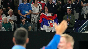 Австралия предупреди семейството на Джокович заради руски флаг и символи