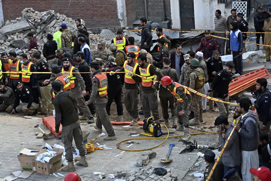 Поне 100 са загиналите след бомбения атентат в Пакистан