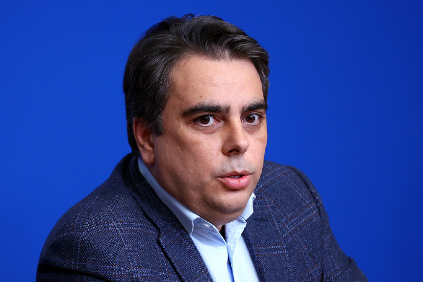 Асен Василев обвини Румен Радев, че крие провала си относно еврозоната
