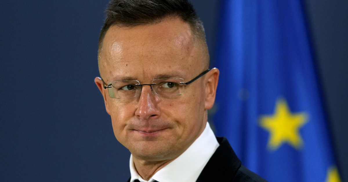 Унгарският външен министър Петер Сиярто днес обвини Запада, че е
