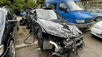 С полицайка на предната седалка: Семерджиев ударил кола в деня, преди да убие двете момичета