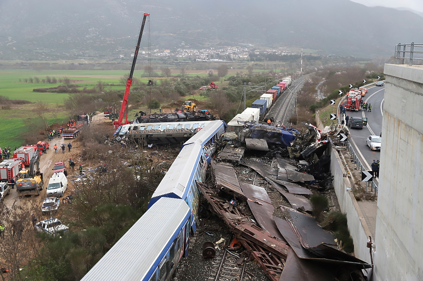Над 30 жертви на влакова катастрофа в Гърция