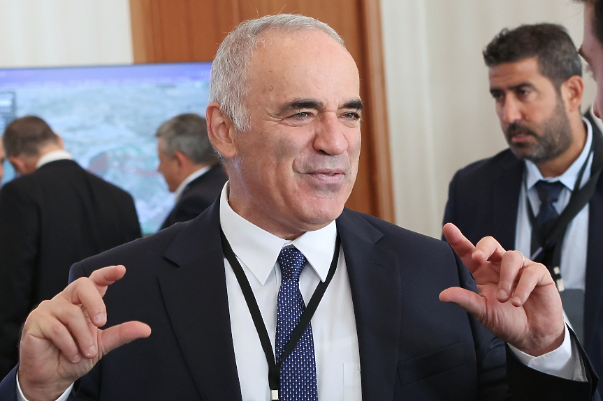 Каспаров: Крим е ключът към победата. Когато бъде освободен, ще се срине къщата от карти на Путин