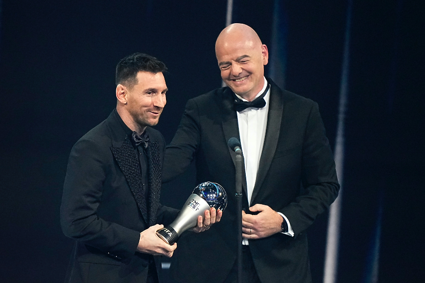 Лео Меси стана №1 на ФИФА, Стоичков връчи награда (СНИМКИ)