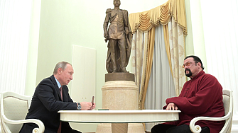 Путин награди Стивън Сегал с орден 