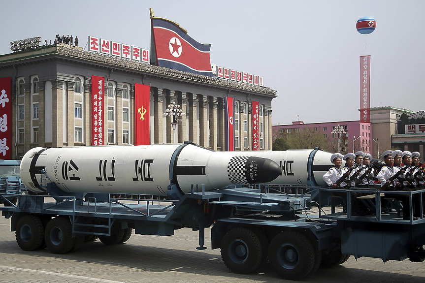 Северна Корея е изстреляла две балистични ракети с малък обсег