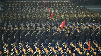 Пхенян се похвали с 800 000 студенти и работници - станали войници