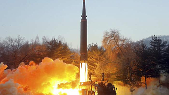 Пхенян изстрелва ракета преди среща на премиерите на Япония и Южна Корея