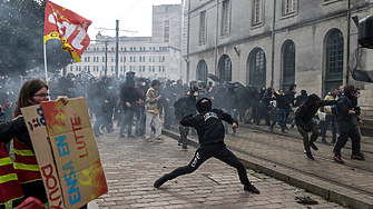 2 милиона протестираха във Франция, стигна се до сблъсъци и пожари