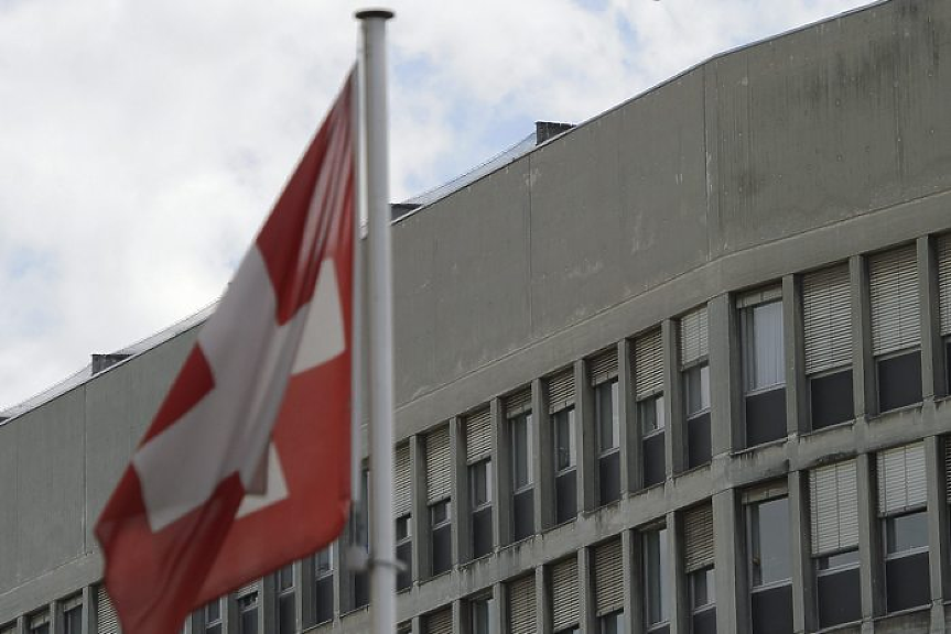 Швейцария закрива сметки на руснаци, ако плащат данъци в Русия