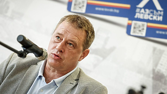 “Левски” отстрани шеф и директор, фенове на клуба напуснаха Общото събрание