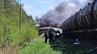 Товарен влак превозващ петролни продукти и дървесина бе взривен на участък