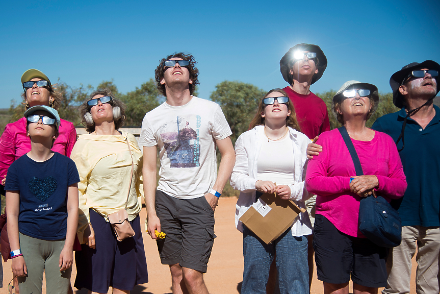 Остров в Австралия залят с туристи - заради слънчево затъмнение