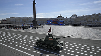 Един танк и ракети - това представи Русия на парада за Деня на победата (ВИДЕО) (СНИМКИ)