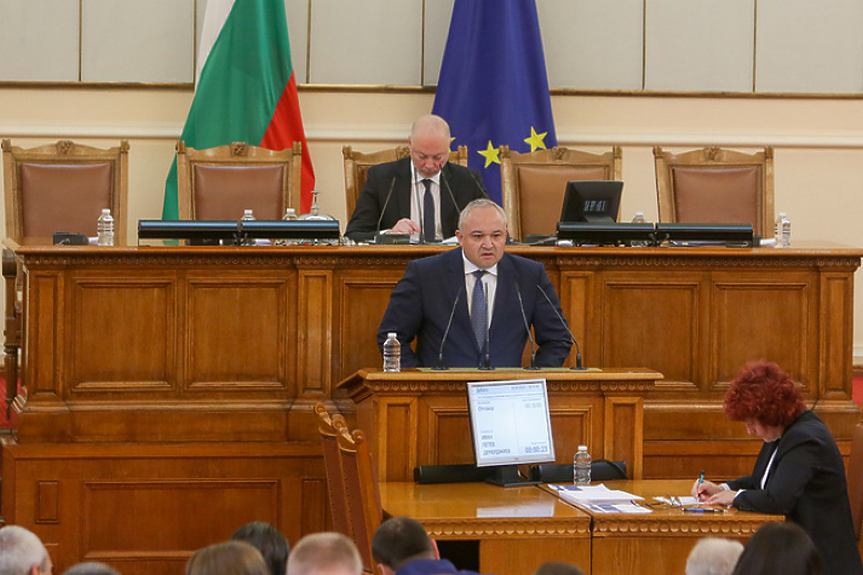 В парламента - втори ден оглушително мълчание за Гешев