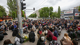 Стотици се събраха на столичния бул. “Сливница” заради инцидента, отнел живота на момче и момиче (СНИМКИ)