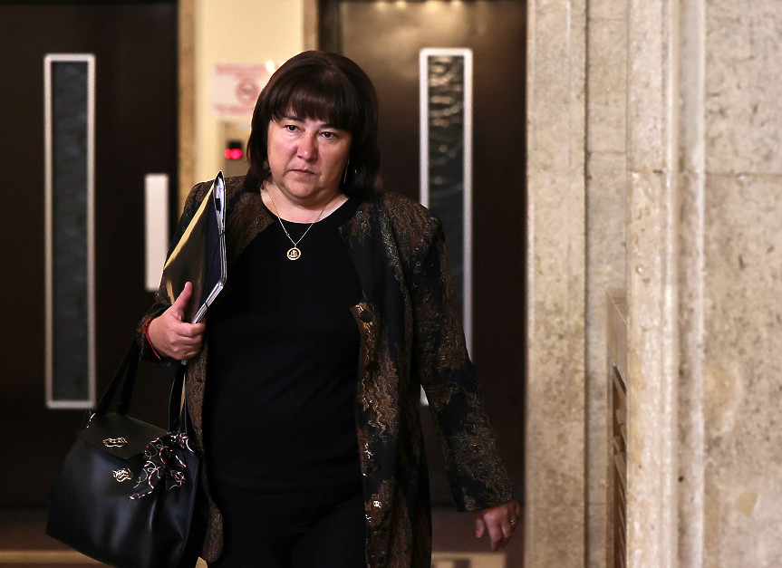 Росица Велкова: Ако няма бюджет, след 11 юни спира финансирането на системите