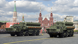 Един танк и ракети - това представи Русия на парада за Деня на победата (ВИДЕО, СНИМКИ)