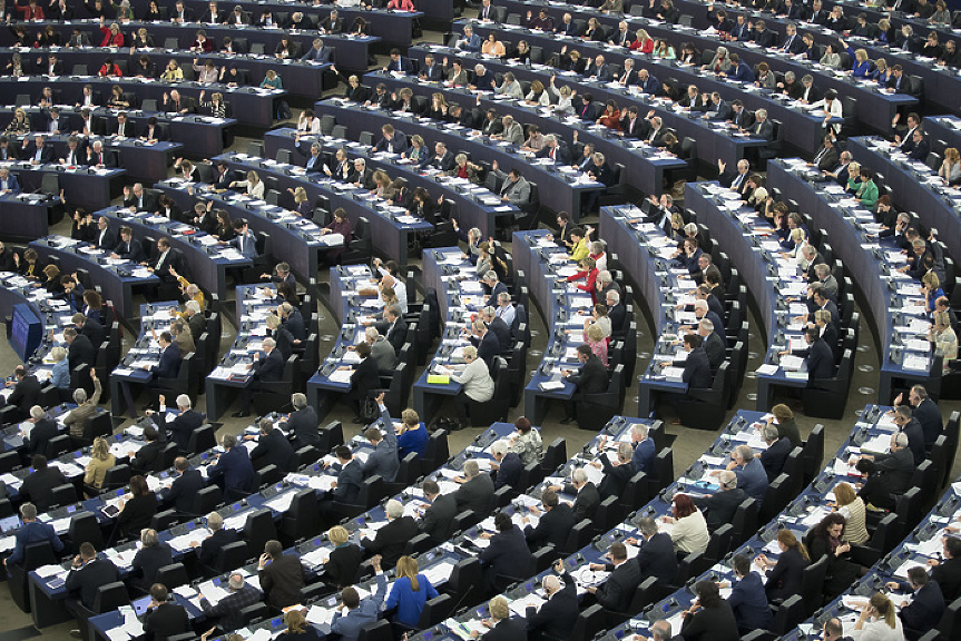 Наши евродепутати: Радев дестабилизира страната
