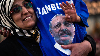 Втора нощ за размисъл в Турция - непобедим ли е Ердоган?
