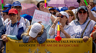 Румънското правителство предложи 25% увеличение на заплатите на стачкуващите учители