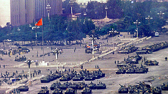 В нощта на 3 срещу 4 юни 1989 г. военни разгромяват протестиращите на 