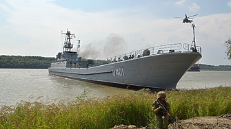 Русия твърди, че е унищожила украински десантен кораб в Одеса
