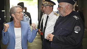 Министър председателката на Франция Елизабет Борн заяви че всички възможности