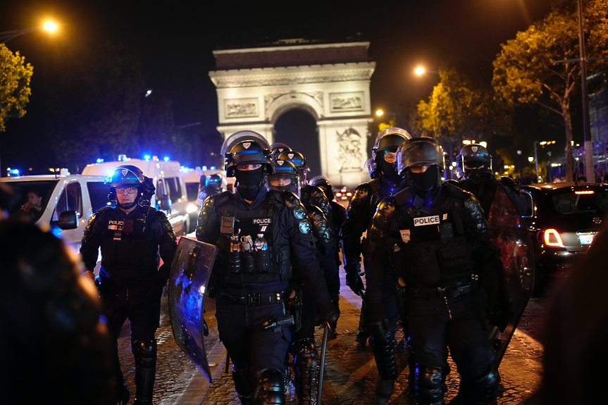Стотици арестувани в петата нощ на размирици във Франция