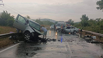 Млад шофьор загина между Приморско и Китен, приятел уби 15-годишен край Дупница
