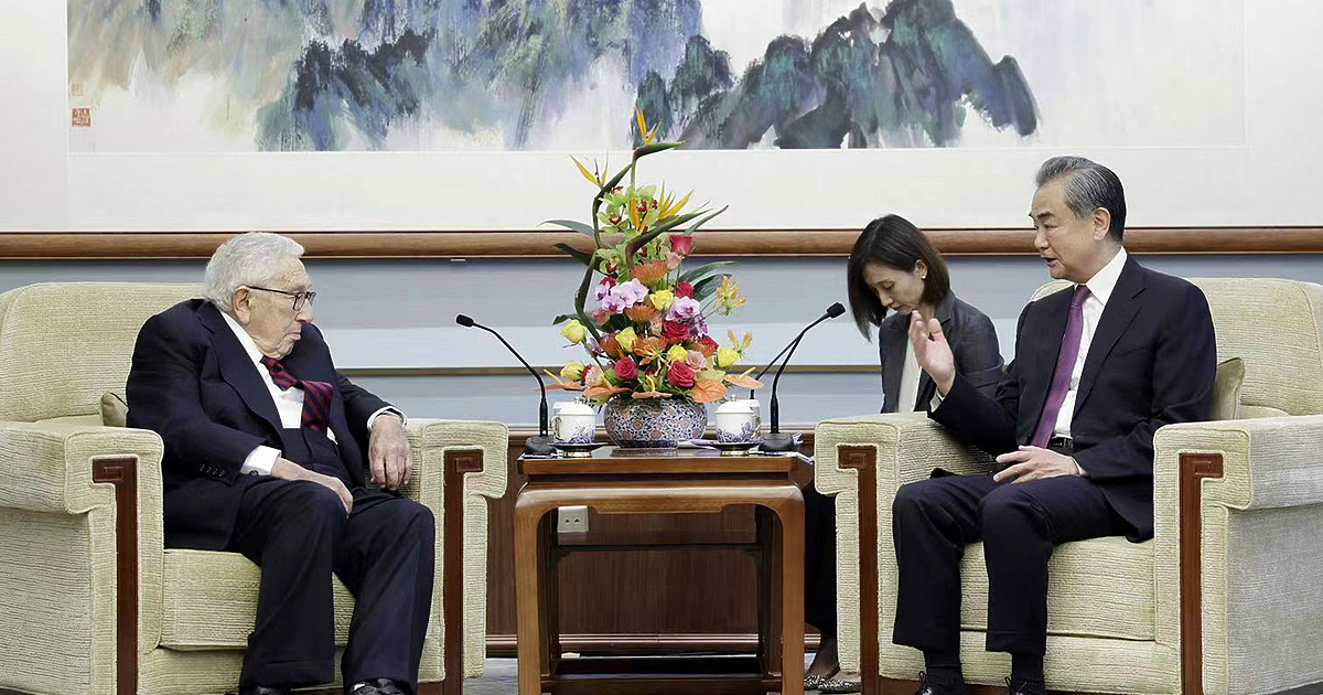 Най-високопоставеният китайски дипломат Ван И се срещна с бившия американски