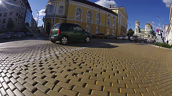 Пренареждат жълтите павета в София