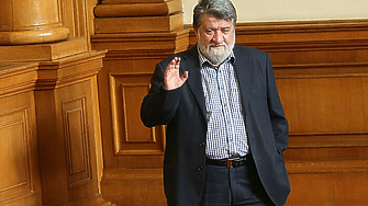 След два дни размисъл Рашидов напуска парламента. И политиката изобщо