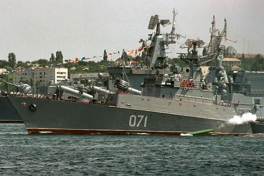 Руски военни открили предупредителен огън по търговски кораб в Черно море
