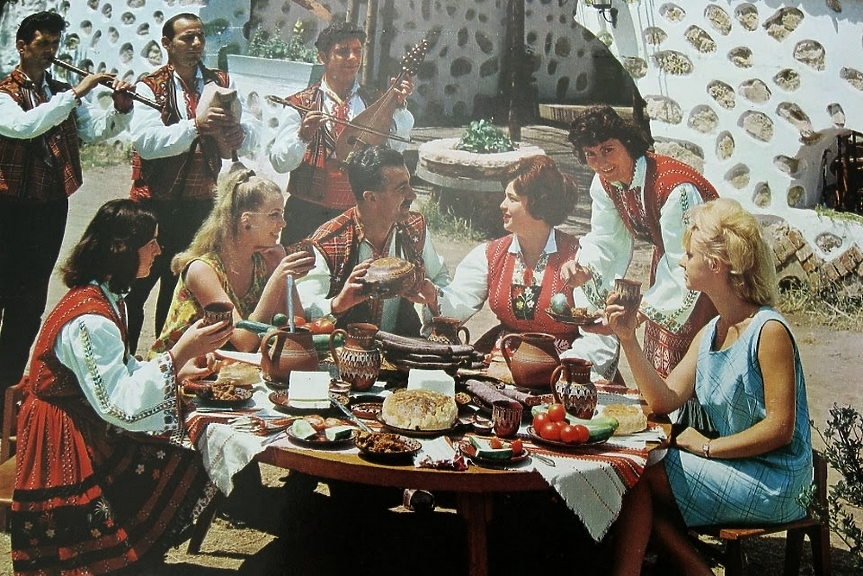 Българската кухня по време на социализма: „Балкантурист“, буркани и столова