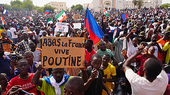 Франция евакуира гражданите си от Нигер