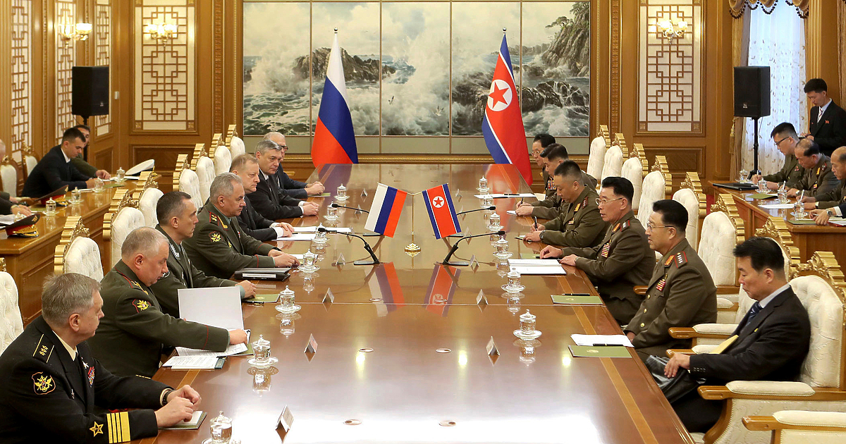 Севернокорейският лидер Ким Чен Ун се срещна с руския министър на