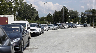 Отново се е оформило километрично задръстване от автомобили в посока Гърция