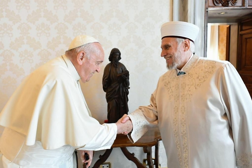 Водена от главния мюфтия наша делегация се срещна с папа Франциск