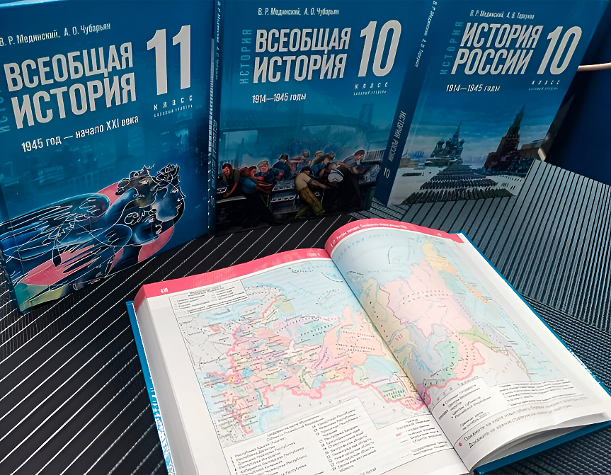 Русия внася 750 000 учебника в Луганск