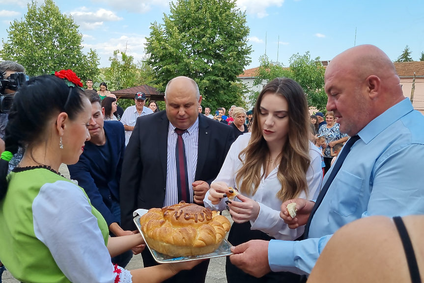 Нургюл Салимова посрещната по шампионски в родното й село