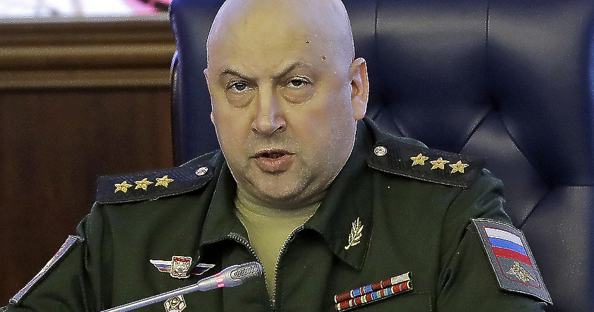 Генерал Сергей Суровикин, спряган за съюзник на изпратения в изгнание началник