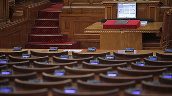 Пеевски, Борисов и Атанасов предложиха по-дълга ваканция за парламента - до 8 ноември