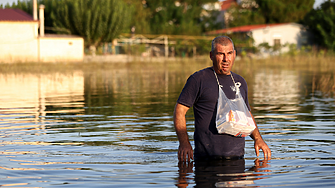 Гърция въведе таван на цените на стоки от първа необходимост в наводнените райони