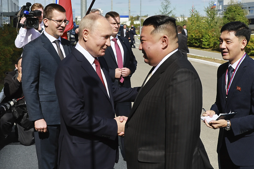 Ким при Путин: Подкрепям свещената ви битка със Запада
